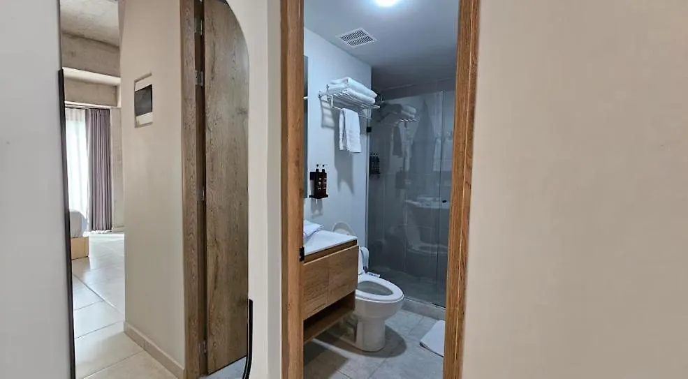 Suite 30 Living 麦德林
