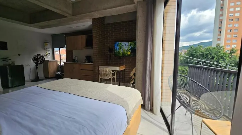 Suite 30 Living 麦德林