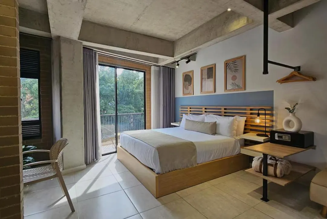 Suite 30 Living 麦德林